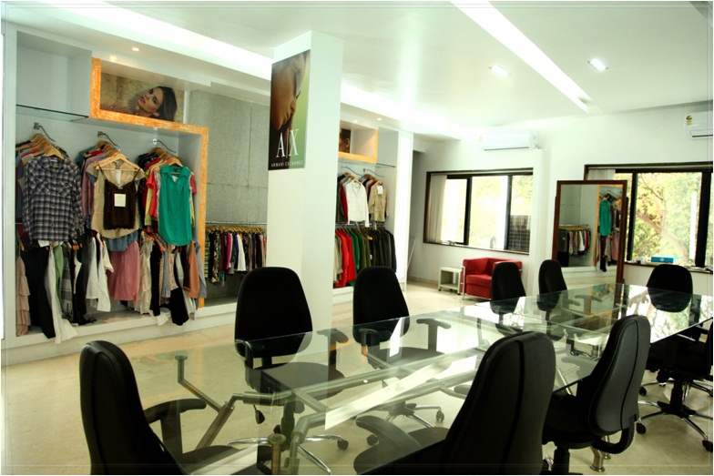 Women's showroom 